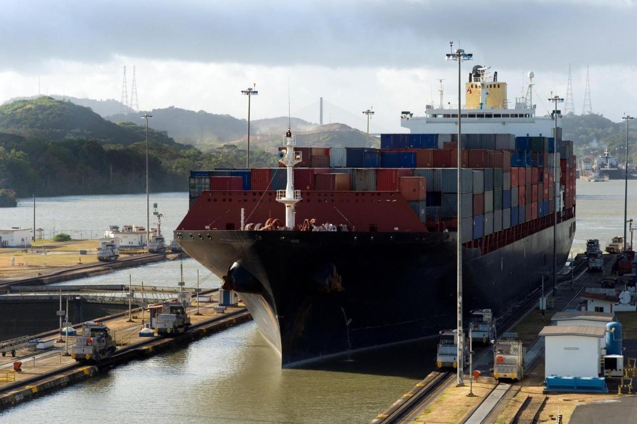 เซ็นทรัล โฮเต็ล ปานามา Hotel ปานามาซิตี้ ภายนอก รูปภาพ Container ship at the Port of Long Beach