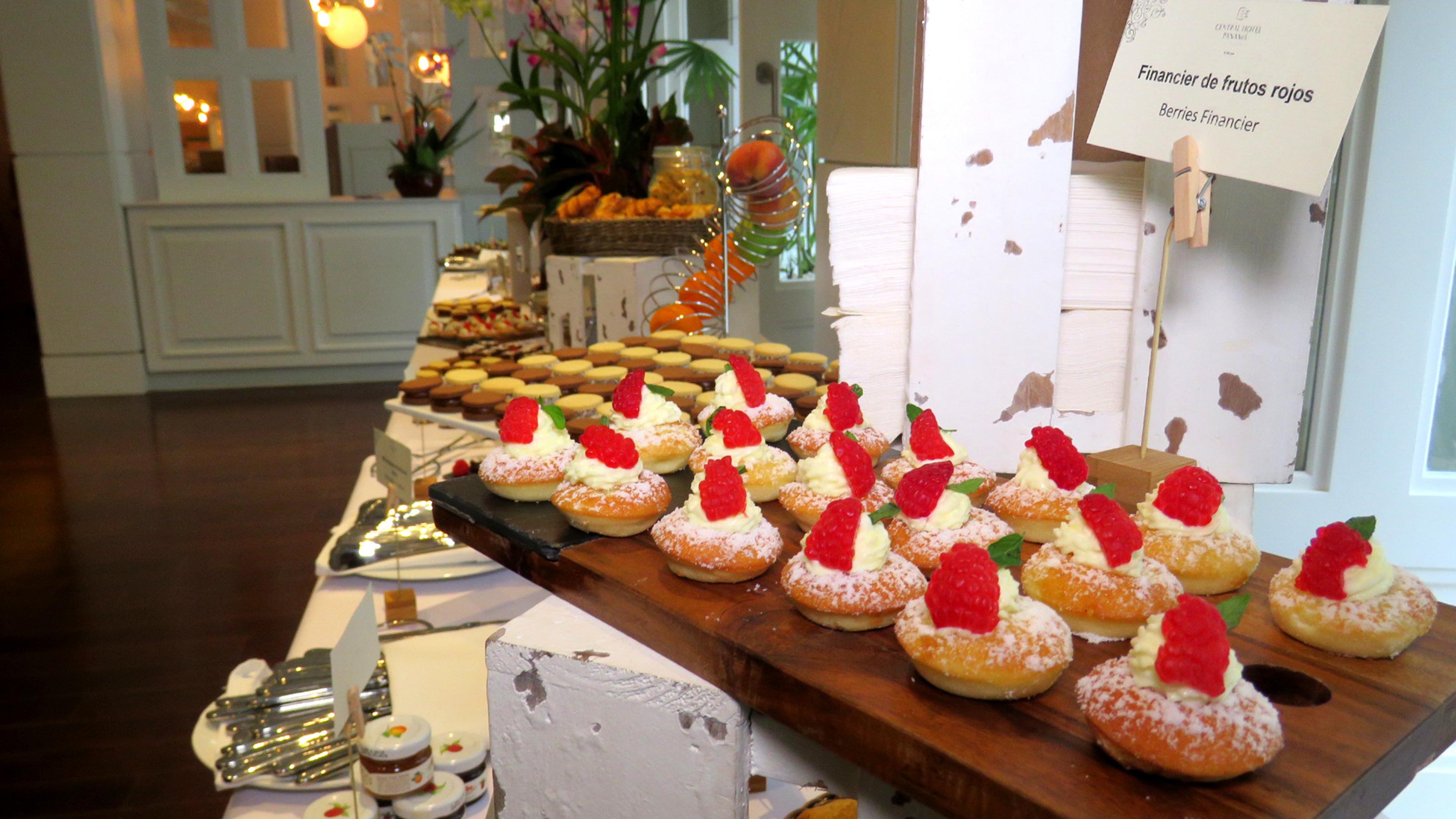 เซ็นทรัล โฮเต็ล ปานามา Hotel ปานามาซิตี้ ภายนอก รูปภาพ A display of French pastries