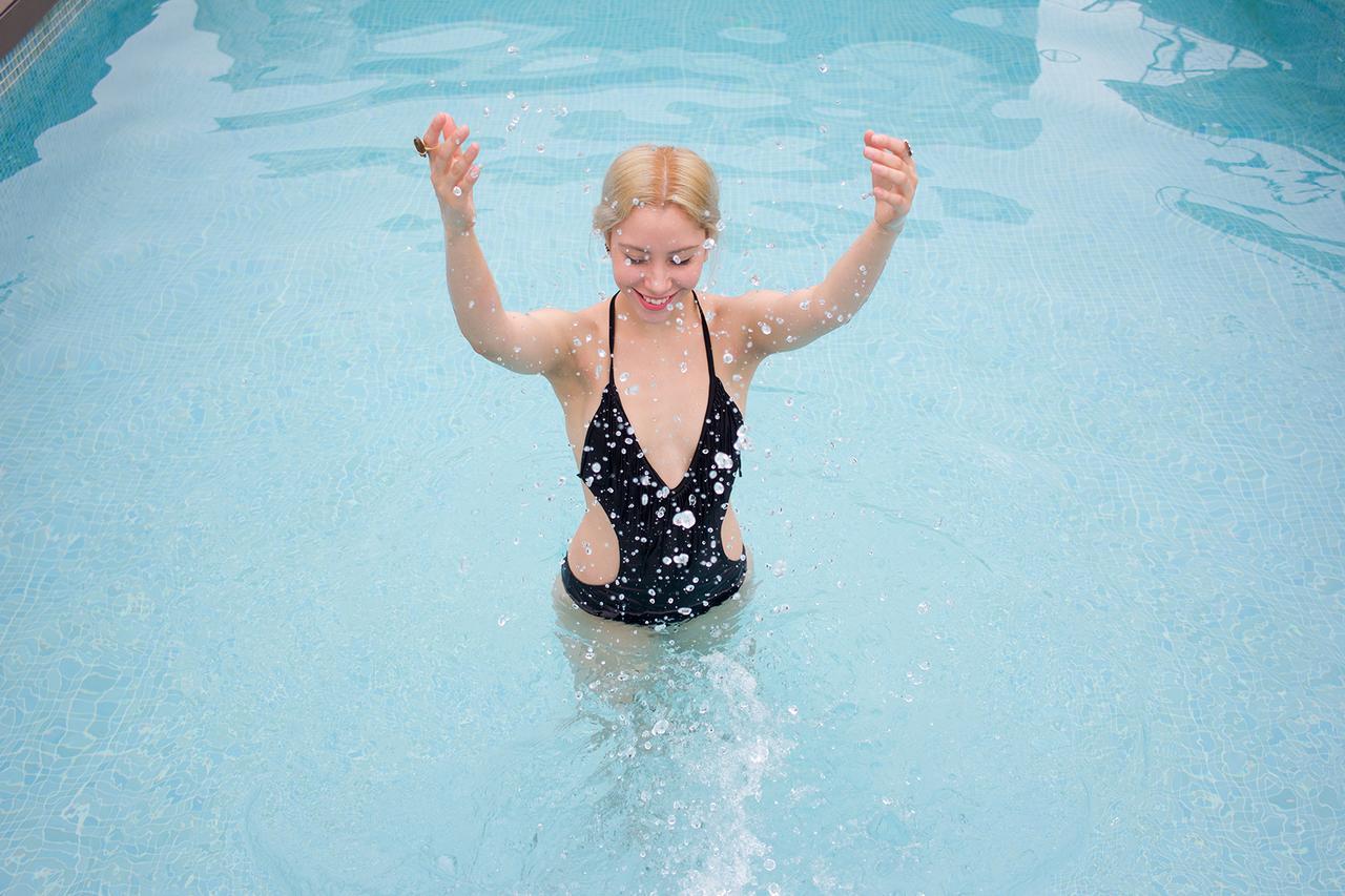 เซ็นทรัล โฮเต็ล ปานามา Hotel ปานามาซิตี้ ภายนอก รูปภาพ A woman in a swimming pool